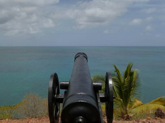 Antigo canhão que defendia Isla Santa Catalina do ataque de piratas, no caribe colombiano